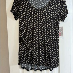 LuLaRoe classic tee.  Brown & Black. 
EUC. High-low hem.  Small NWT